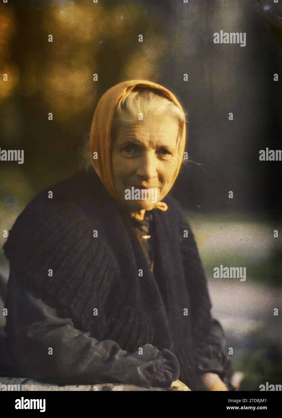 Lassigny, Francia, gente, prima guerra mondiale, donna, ritratto, indietro, Francia, Lassigny, donna vecchia, Lassigny, 30/09/1917 - 30/09/1917, Cuville, Fernand, 1917 - regioni devastate, somme, Oise, Aisne - Fernand Cuville (sezione fotografica dell'esercito) - (settembre-ottobre), Autochrome, Photo, Glass, Autochrome, foto, positiva Foto Stock