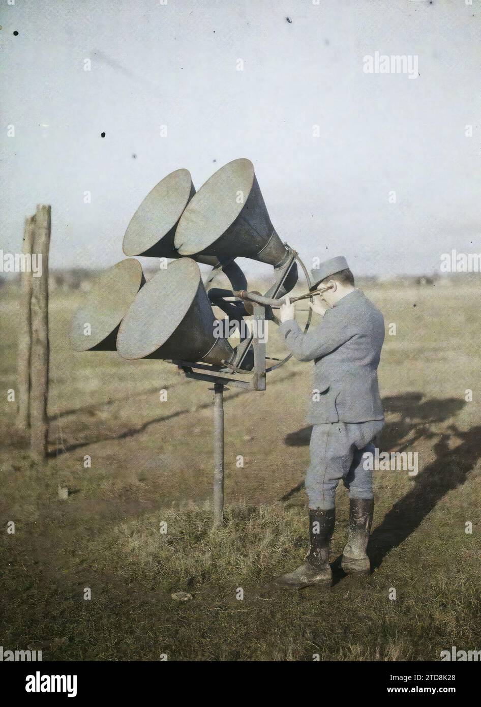 Noyon, Francia, prima guerra mondiale, abbigliamento, gente, parte anteriore posteriore, uniforme militare, bombardamenti, artiglieria, uomo, Francia, Noyon, artiglieria antiaerea u003d microfono, Noyon, 01/10/1917 - 31/10/1917, Cuville, Fernand, 1917 - regioni devastate, somme, Oise, Aisne - Fernand Cuville (sezione fotografica dell'esercito) - (settembre-ottobre), Autochrome, Photo, Glass, Autochrome, foto, positiva Foto Stock