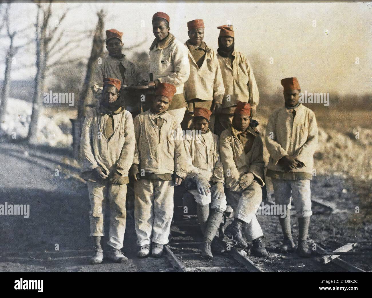 Prosciutto, somme, Francia, abbigliamento, HD, esseri umani, prima guerra mondiale, storia coloniale, uniforme militare, esiste in alta definizione, ritratto di gruppo, fronte, esercito coloniale, ferrovia, Man, Francia, Ham, Tirailleurs Sénégalais au Work, Sénégal [in connessione con], Ham, 01/10/1917 - 31/10/1917, Cuville, Fernand, 1917 - regioni devastate, somme, Oise, Aisne - Fernand Cuville (sezione fotografica dell'esercito) - (settembre-ottobre), Autochrome, Photo, Glass, Autochrome, foto, positiva Foto Stock
