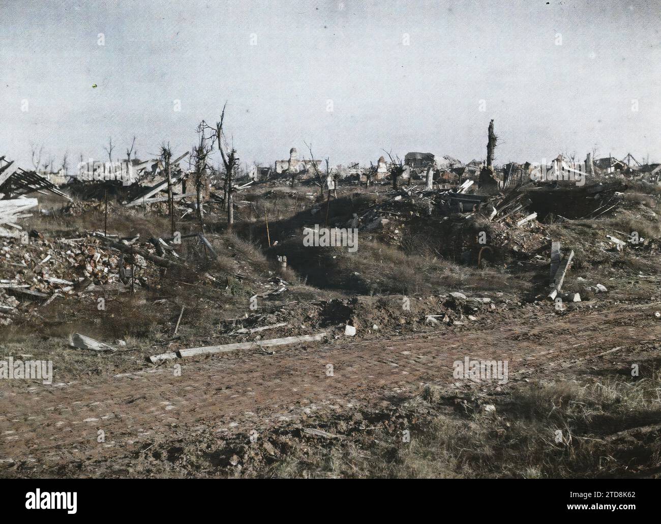 Chaulnes, Francia, prima guerra mondiale, alloggi, architettura, rovine, fronte, bombardamenti, Rubble, Urban Panorama, Francia, Chaulnes, Chaulnes, 01/10/1917 - 31/10/1917, Cuville, Fernand, 1917 - Devastated regions, somme, Oise, Aisne - Fernand Cuville (sezione fotografica dell'esercito) - (settembre-ottobre), Autochrome, Photo, Glass, Autochrome, foto, positiva Foto Stock
