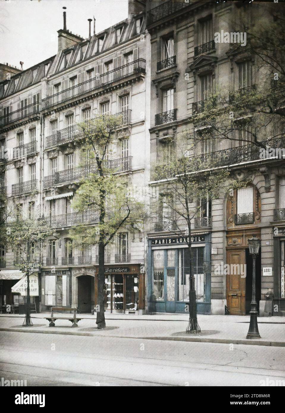 Parigi (8° arrondissement), Francia edifici (deserti?) avenue de Wagram, al numero 42, registrazione, informazioni, prima guerra mondiale, alloggiamento, architettura, registrazione commerciale, posteriore, bombardamento, strada, distretto, finestra, esposizione, protezione anti-bombardamento, Francia, Parigi, edifici deserti Avenue Wagram, Arrondissement VIII, 03/05/1918 - 03/05/1918, Léon, Auguste, fotografo, Autochrome, foto, vetro, Autochrome, foto, positivo, verticale, dimensioni 9 x 12 cm Foto Stock