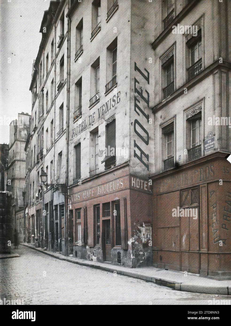 Parigi (ve arr.), Francia Rue St-Julien-le-Pauvre, registrazione, informazioni, alloggi, architettura, attività economica, registrazione commerciale, via, Distretto, ristoranti, alberghi, Francia, Parigi, Rue St Julien le Pauvre, Arrondissement V, 05/10/1918 - 05/10/1918, Léon, Auguste, fotografo, Autochrome, foto, vetro, Autochrome, foto, positivo, verticale, dimensioni 9 x 12 cm Foto Stock