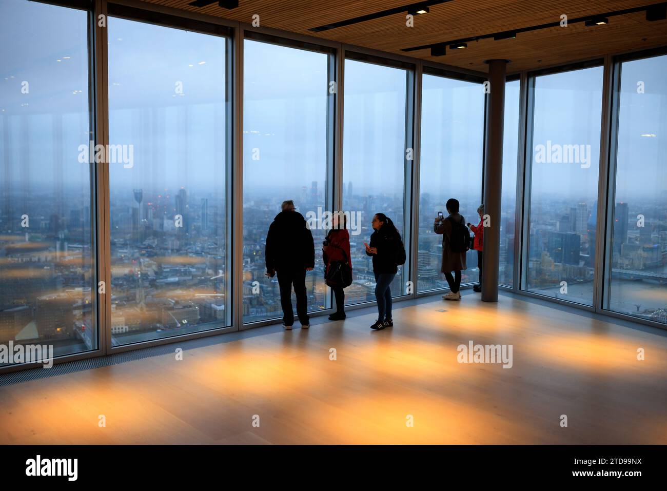 The Lookout, 50° piano della galleria panoramica di Bishopsgate che si affaccia sulla città di Londra. Foto Stock