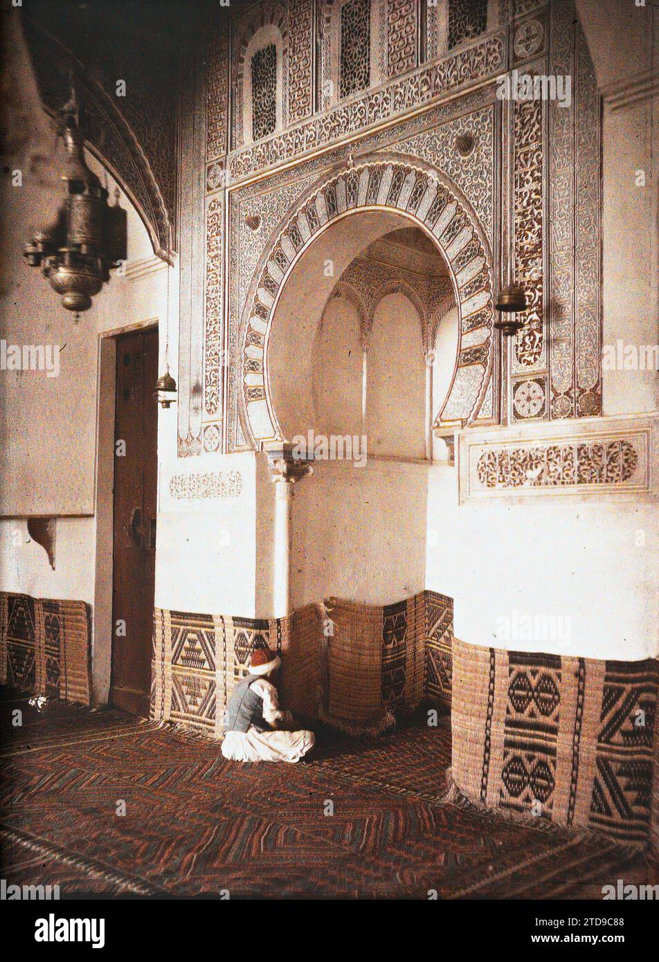 El Eubbad o Bou Medina, Algeria il mihrab della sala di preghiera della moschea Sidi Bou Medina, abbigliamento, alloggi, architettura, religione, arte, Costume, preghiera, Vista interna, Islam, arti decorative, stucco, moschea, architettura religiosa, moschea, El Eubbad, 01/01/1911 - 31/12/1911, 01/01/1910 - 31/12/1910, 01/01/1909 - 31/12/1909, Gervais-Courtellemont, Jules, 1909 ou 1910 - Algérie, Tunisie - Jules Gervais-Courtellemont et Souvieux, Autochrome, Photo, Glass, Autochrome, foto, verticale, dimensioni 9 x 12 cm Foto Stock