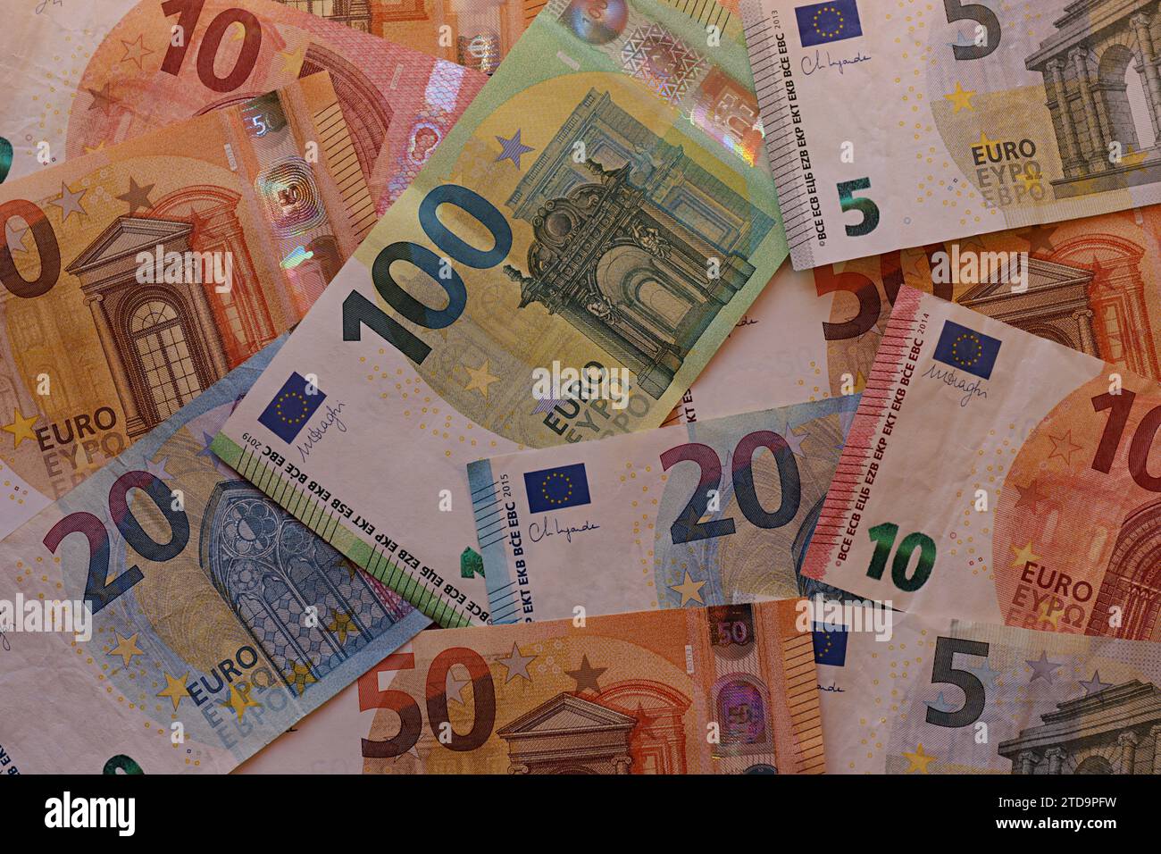 Banconote in euro, un mezzo di pagamento nella maggior parte dei paesi dell’Unione europea. Foto Stock