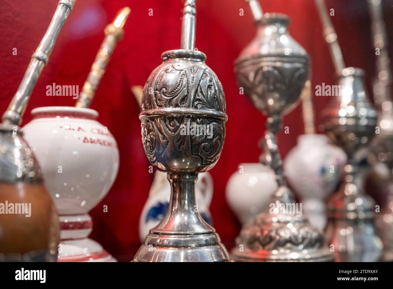 Argentina, San Antonio de Areco, Museo storico Draghi (Gaucho e museo dell'argento) dettaglio del tradizionale tè Silver mate. Foto Stock