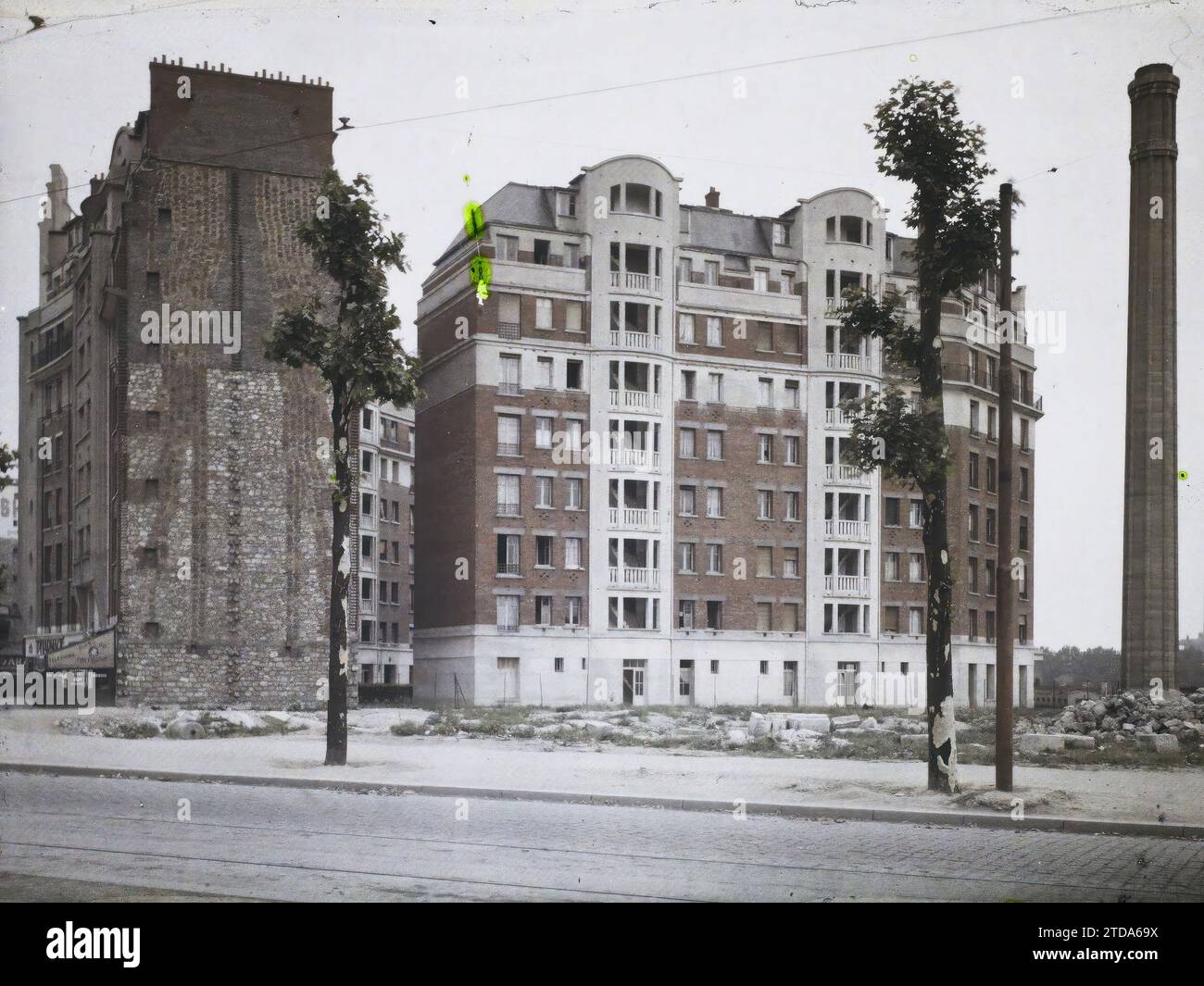 Parigi (16th arr.), Francia costruzione di alloggi economici (HBM) nella zona di fortificazione a porte de Saint-Cloud, Housing, Architecture, HD, Works, esiste in alta definizione, colonna, abitazione, fortificazioni, Francia, Parigi, nuovi edifici nei terreni di Fortifons, porte de St Cloud, Arrondissement XVI, fortificazioni, Petite ceinture, la zone, 19/08/1929 - 19/08/1929, Léon, Auguste, fotografo, Autochrome, foto, vetro, Autochrome, foto, positivo, orizzontale, dimensioni 9 x 12 cm Foto Stock