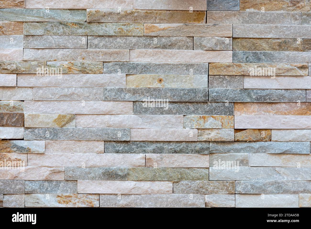 Texture spagnola dello sfondo in mattoni in scala di grigi: Superficie versatile e senza tempo per presentazioni e presentazioni Foto Stock