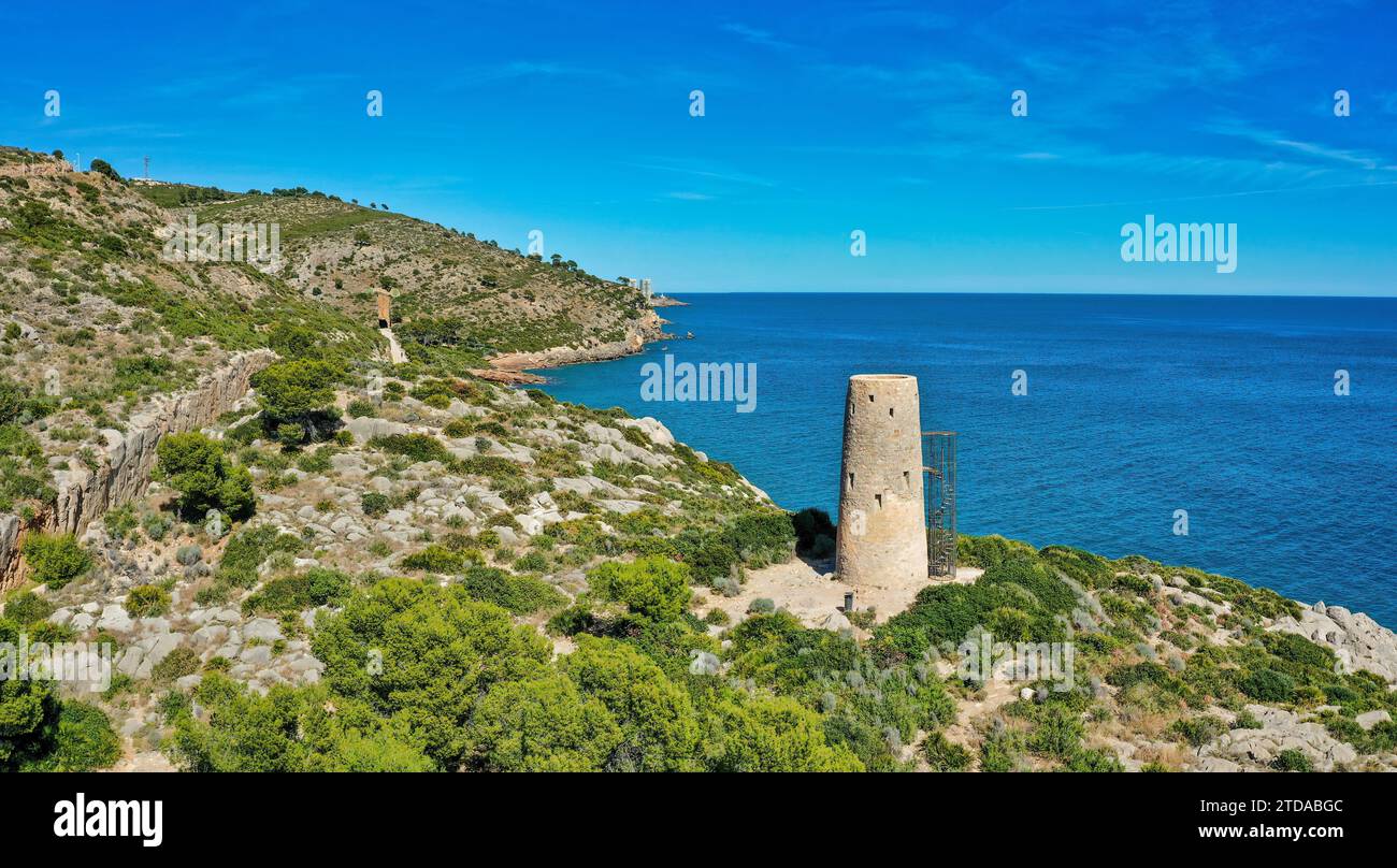 Incantevole vista aerea di Torre de la corda, la storica torre Hilltop di Oropesa del Mar Foto Stock