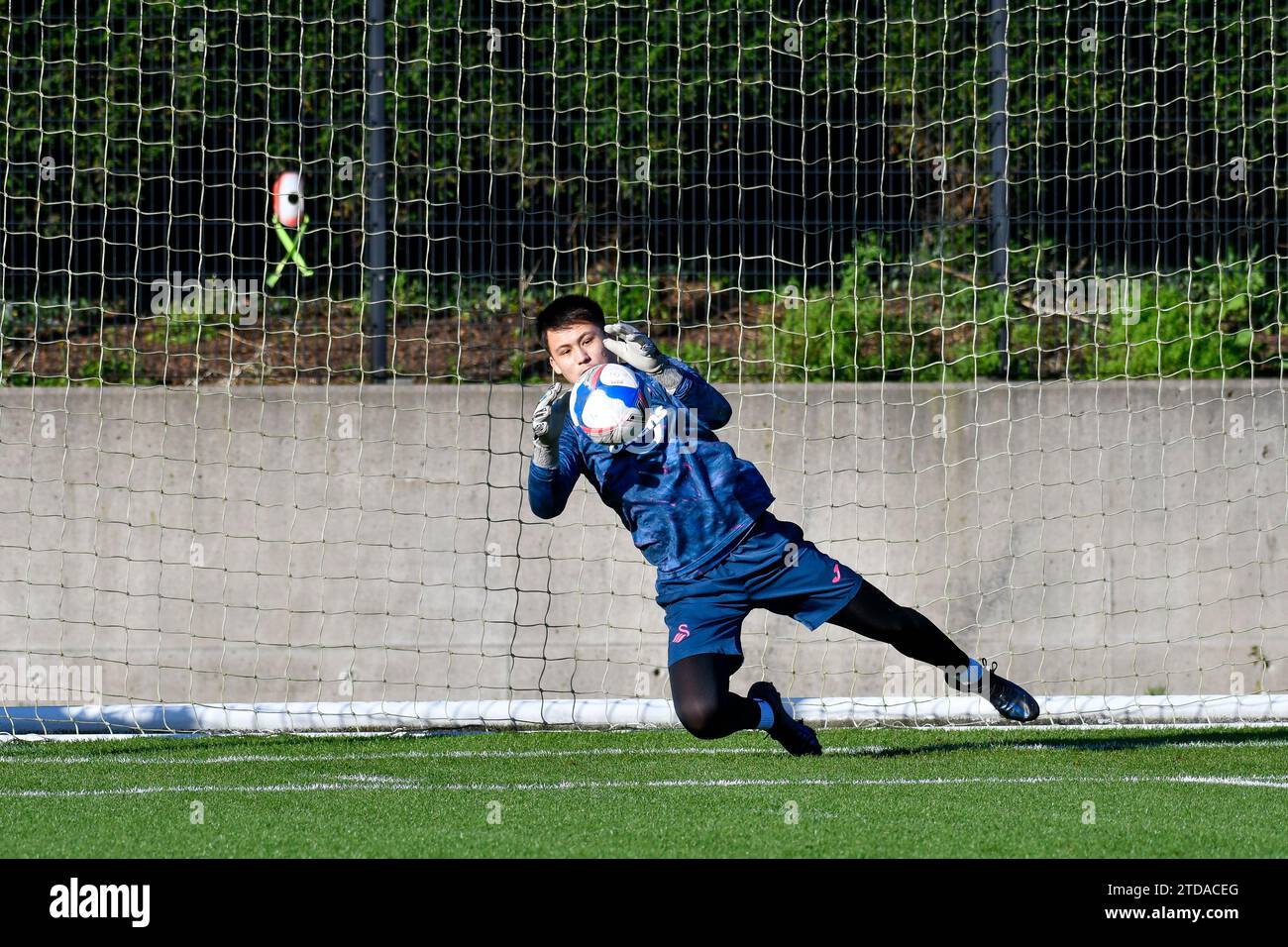 Swansea, Galles. 25 novembre 2023. Azione dell'Under 16 Professional Development League Cup match tra Swansea City e AFC Bournemouth alla Swansea City Academy di Swansea, Galles, Regno Unito, il 25 novembre 2023. Crediti: Duncan Thomas/Majestic Media. Foto Stock