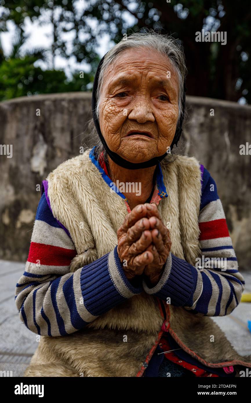 Ritratto di una donna anziana in Vietnam Foto Stock