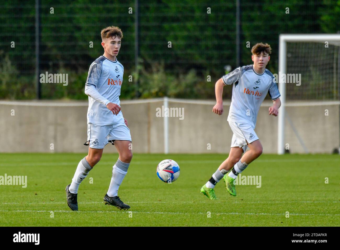 Swansea, Galles. 25 novembre 2023. Azione dell'Under 16 Professional Development League Cup match tra Swansea City e AFC Bournemouth alla Swansea City Academy di Swansea, Galles, Regno Unito, il 25 novembre 2023. Crediti: Duncan Thomas/Majestic Media. Foto Stock