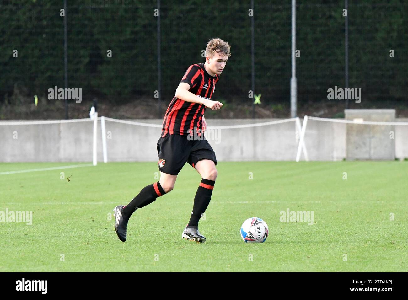 Swansea, Galles. 25 novembre 2023. Azione dell'Under 16 Professional Development League Cup match tra Swansea City e AFC Bournemouth alla Swansea City Academy di Swansea, Galles, Regno Unito, il 25 novembre 2023. Crediti: Duncan Thomas/Majestic Media. Foto Stock