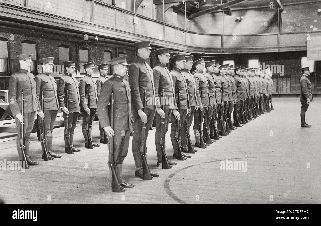 Rutgers College - studenti del Rutgers College che praticano la perforazione della palestra. New Brunswick, New Jersey 1918 Foto Stock