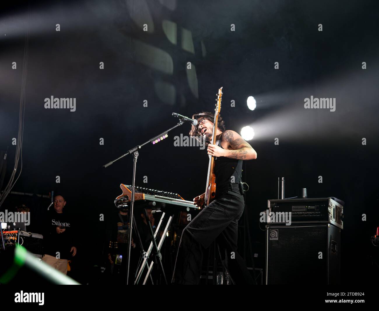 Saragozza, Spagna. 17 dicembre 2023. La band pop colombiana Morat si esibisce a Saragozza nell'ultimo concerto in Spagna prima di fare il salto negli Stati Uniti. Juan Antonio Perez/Alamy Live News Foto Stock