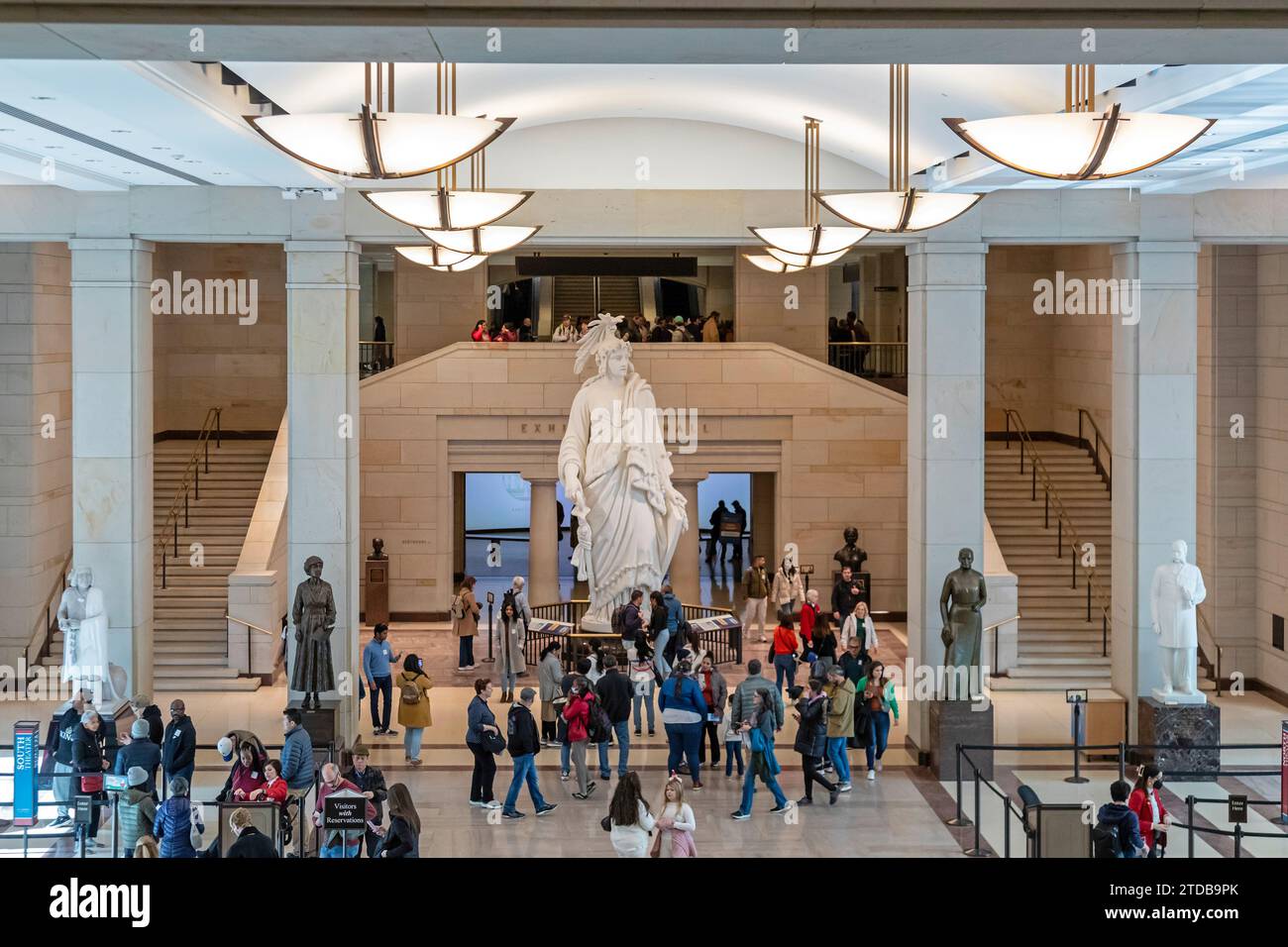 Washington, DC - sala di emancipazione nel centro visistor del Campidoglio degli Stati Uniti. Qui i turisti possono iscriversi per i tour dell'edificio. La statua è un gesso Foto Stock