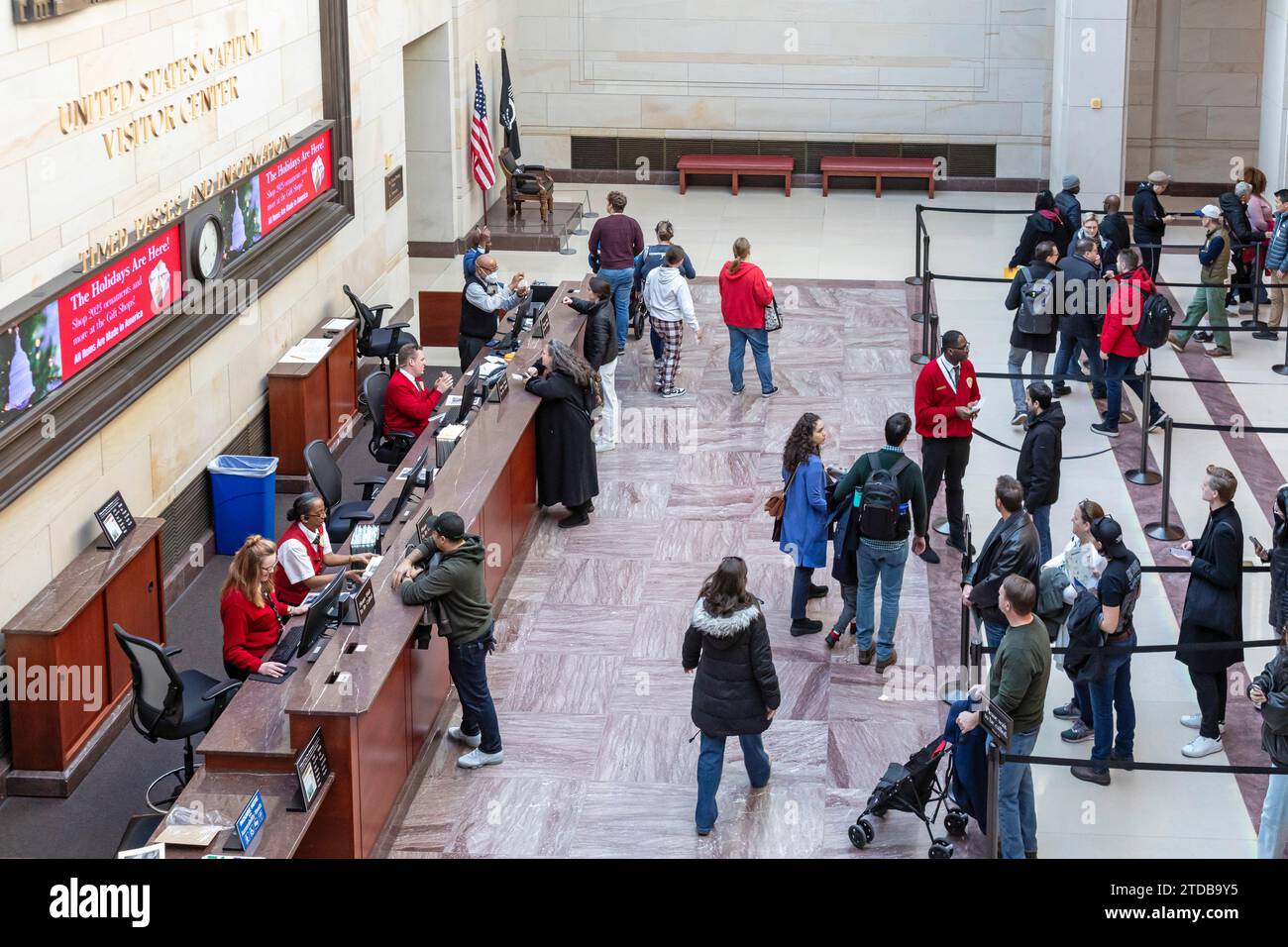 Washington, DC - i turisti si iscrivono per visitare il Campidoglio degli Stati Uniti nel centro visitatori dell'edificio. Il campidoglio riceve circa tre milioni di visitatori all'anno Foto Stock