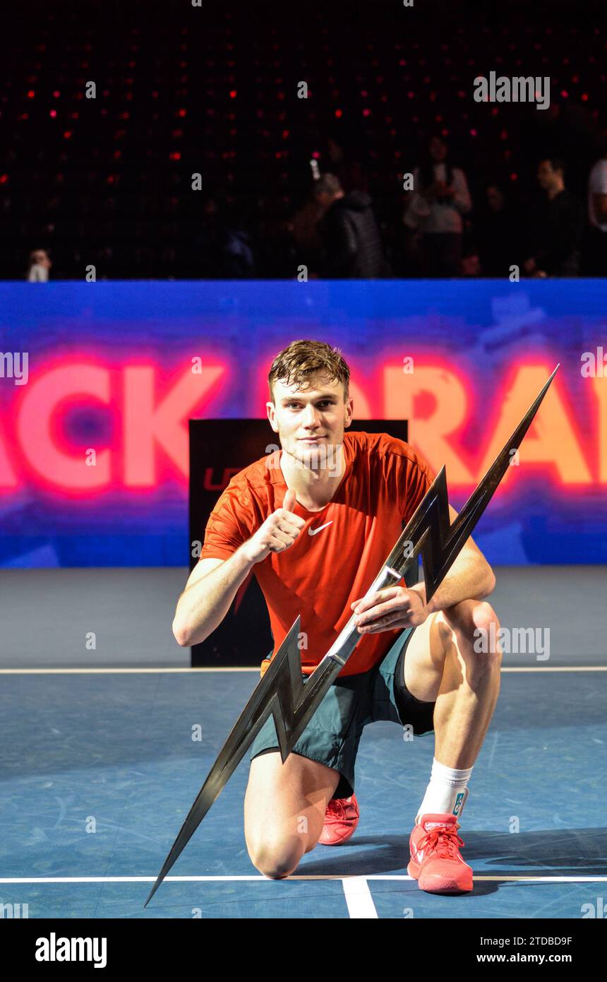 Londra, Regno Unito. 17 dicembre 2023. Jack Draper ha vinto l'UTS Grand Final contro Holger Rune. The Ultimate Tennis Showdown (UTS) è il campionato di tennis più nuovo, più eccitante e innovativo del mondo, che gioca in un formato completamente reinventato. Il campionato è stato fondato per tutto l'anno da Patrick Mouratoglou, l'UTS introduce un formato moderno composto da partite intense di 40 minuti, un codice di condotta più leggero e novità uniche. Crediti: Kingsley Davis/Alamy Live News Foto Stock
