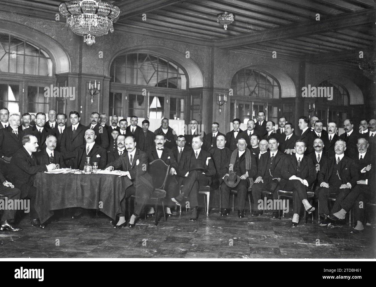 02/28/1917. L'incontro di ieri al Palace Hotel. Le commissioni degli esportatori di petrolio di Andalusia, Aragona e Catalogna si riuniscono per concordare le petizioni che devono rivolgere al governo. Crediti: Album / Archivo ABC / Julio Duque Foto Stock