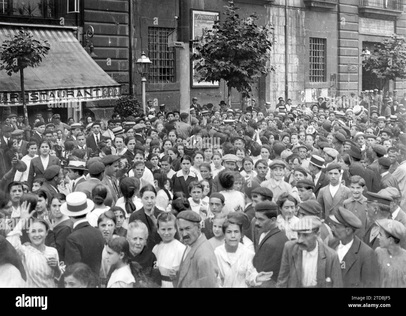 07/19/1917. I Dressmakers di Santander in sciopero - gli scioperi davanti al governo civile che chiede la libertà di un compagno detenuto. Crediti: Album / Archivo ABC / Samot Foto Stock