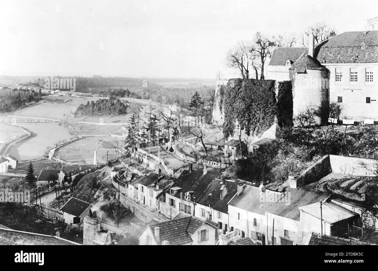 07/31/1918. Nordamericani in Francia. Aspetto pittoresco di una città francese in cui sono ospitate importanti forze yankee. Il castello che appare in cima è la residenza di uno staff di alto livello. Crediti: Album / Archivo ABC Foto Stock