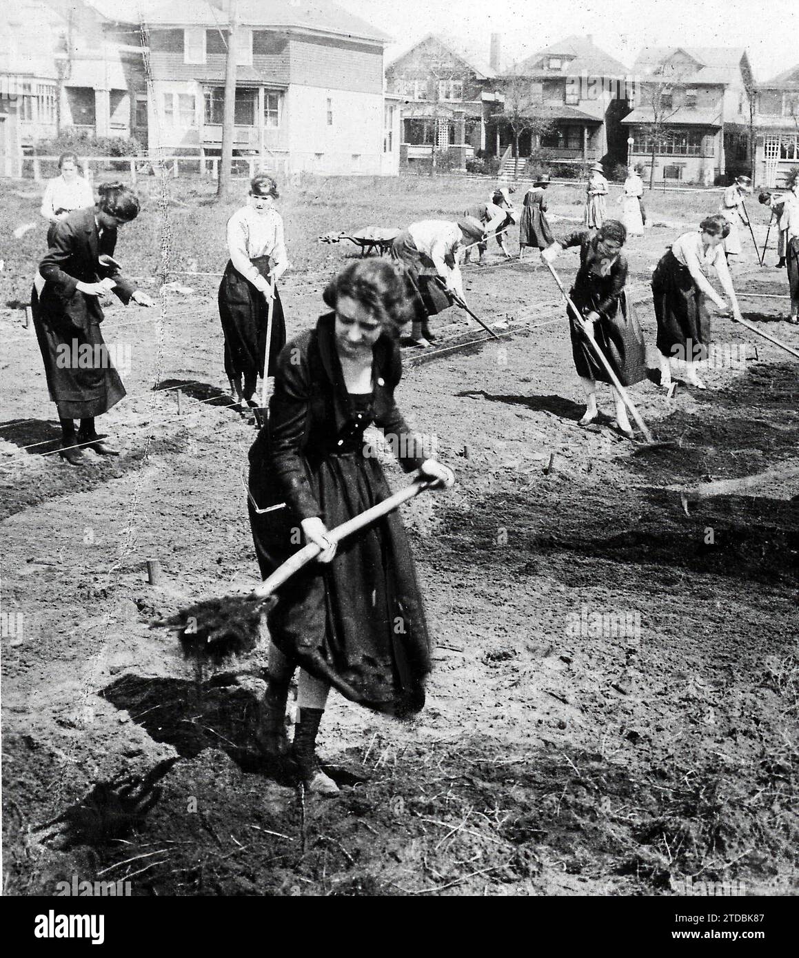 07/31/1918. Donne negli Stati Uniti. Ragazze delle città impegnate nel lavoro agricolo per contribuire allo sforzo nazionale. Crediti: Album / Archivo ABC / Underwood & Underwood Foto Stock
