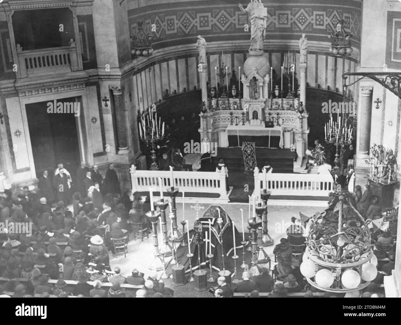 03/07/1922. Madrid. Nell'anniversario della morte del signor Eduardo dato. Solenni funerali svolti ieri, con l'assistenza di HM il Re (X), nella chiesa di San Michele e San Benedetto. Crediti: Album / Archivo ABC / Julio Duque Foto Stock