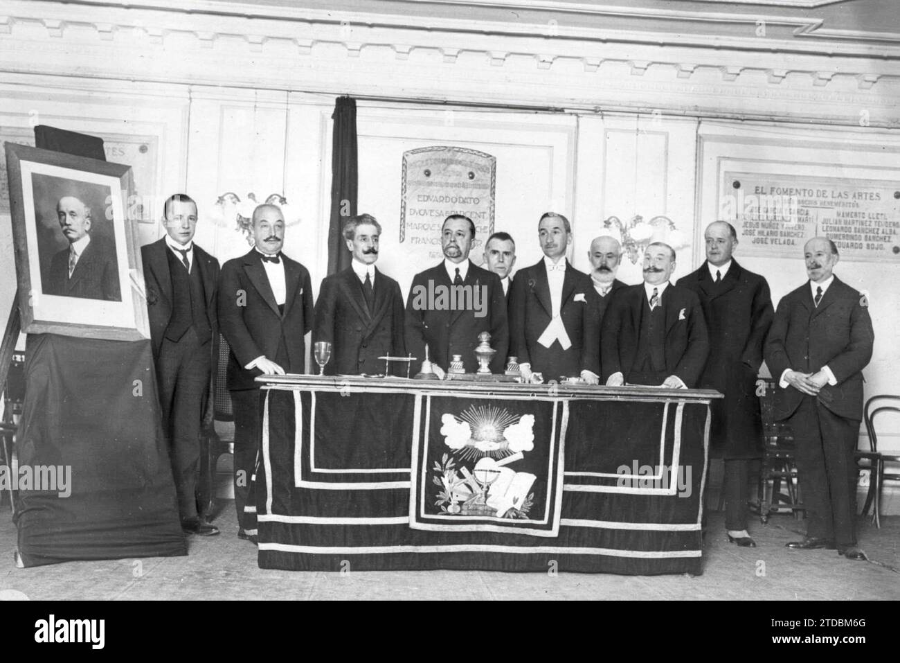 02/28/1922. Madrid. Nella promozione delle arti Gli ex ministri Conte di Bugallal (1) e Visconte di Eza (2) alla presidenza della serata commemorativa del Sig. Eduardo dato. Crediti: Album / Archivo ABC / Larregla Foto Stock