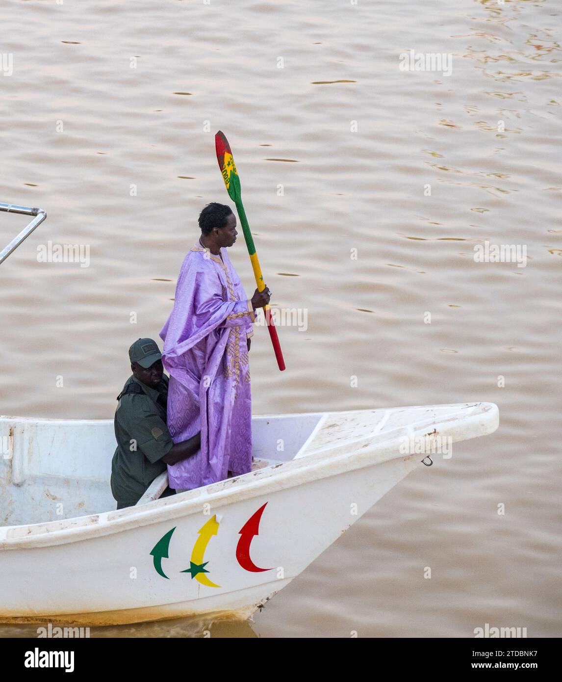 Festival Blues Du Flueuve 2023 a Podor, Senegal, Africa occidentale. La cantante Baaba Maal ha salutato la gente del posto del Senegal e della Mauritania. Foto Stock