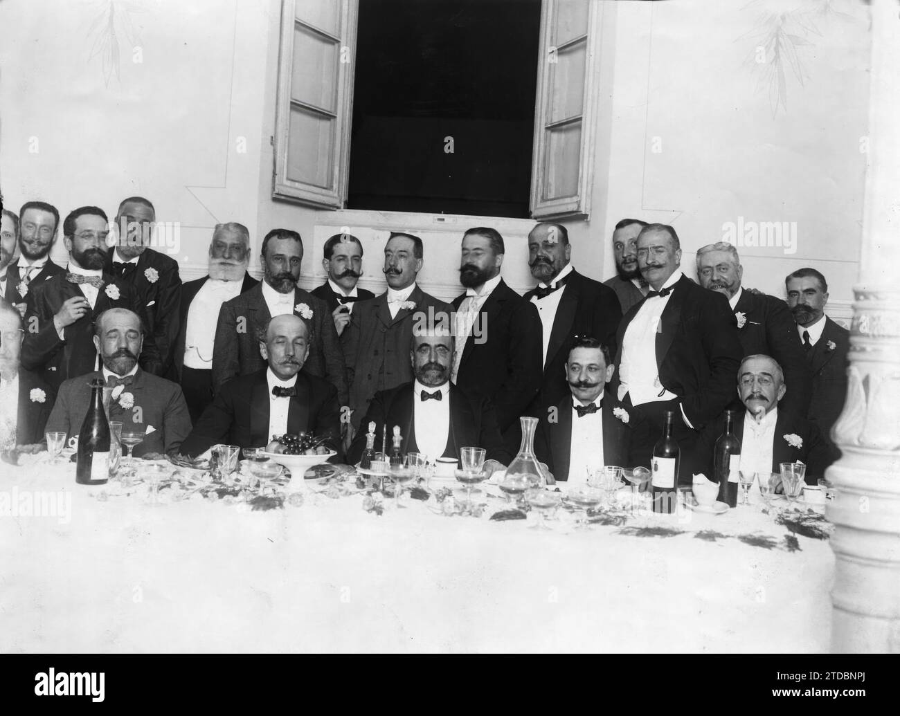 Madrid, 06/30/1906. Banchetto dell'Accademia di giurisprudenza tenutosi a la Huerta, in onore del presidente uscente José Canalejas, e dell'arrivo, Eduardo dato Iradier, che presiede il tavolo. Crediti: Album / Archivo ABC Foto Stock