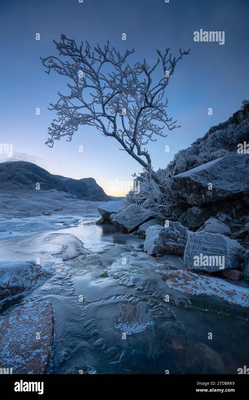 Vista della valle di Glencoe, delle Highlands e della Scozia al tramonto. Foto Stock
