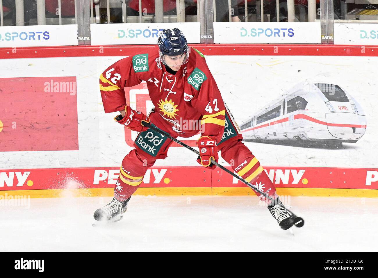 Eishockey DEL - Düsseldorfer EG vs Iserlohn Roosters AM 17.11.2023 im PSD Bank Dome in Düsseldorf Düsseldorfs Luis Üffing (Nr.42) foto: Osnapix Foto Stock