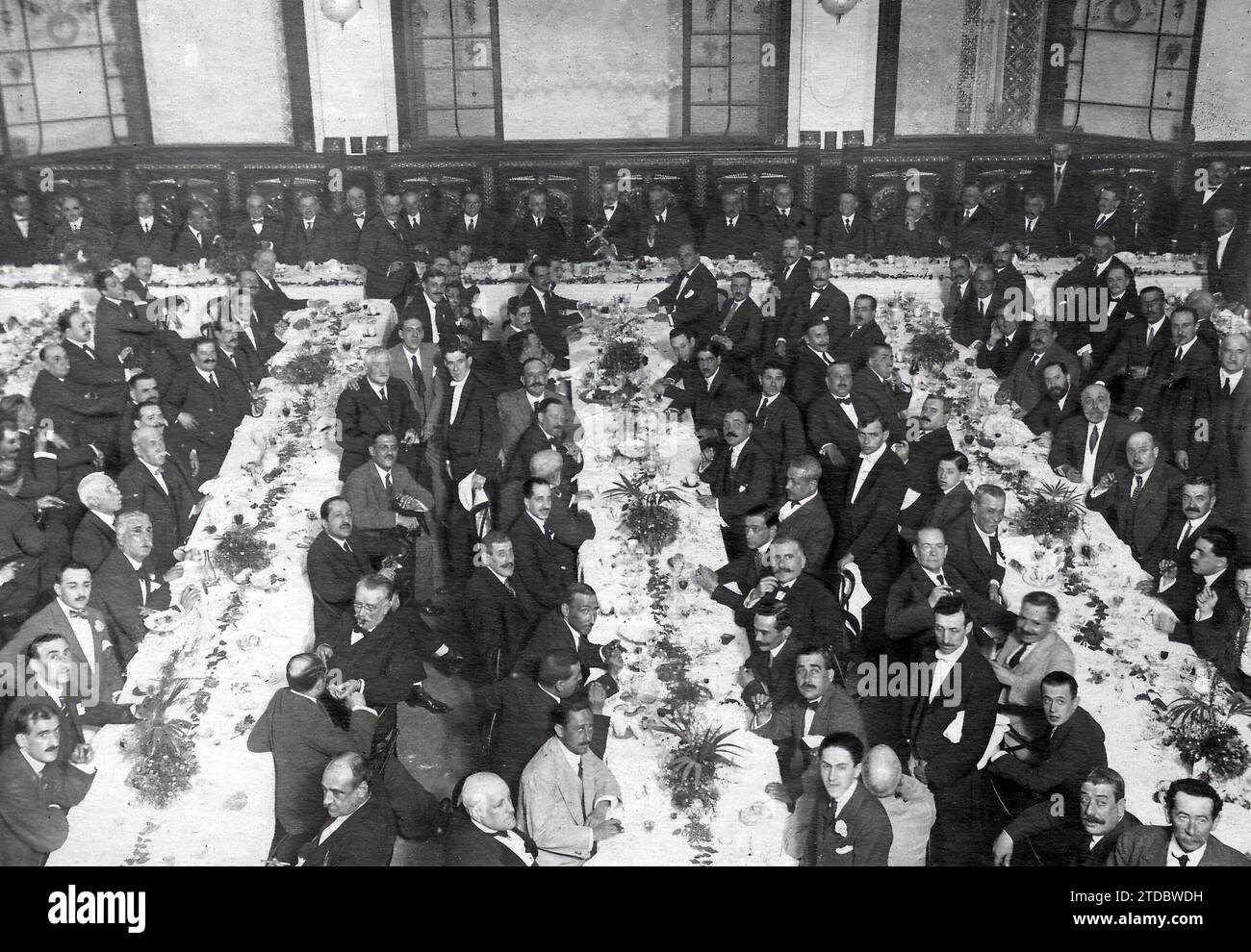 06/19/1918. Nell'Unione commerciale, a Siviglia. Banchetto tenuto in onore del presidente di questa importante entità, Pedro Fernández Palacio (X), come testimonianza di gratitudine per il suo lavoro a favore di Siviglia. Crediti: Album / Archivo ABC / Juan Barrera Foto Stock