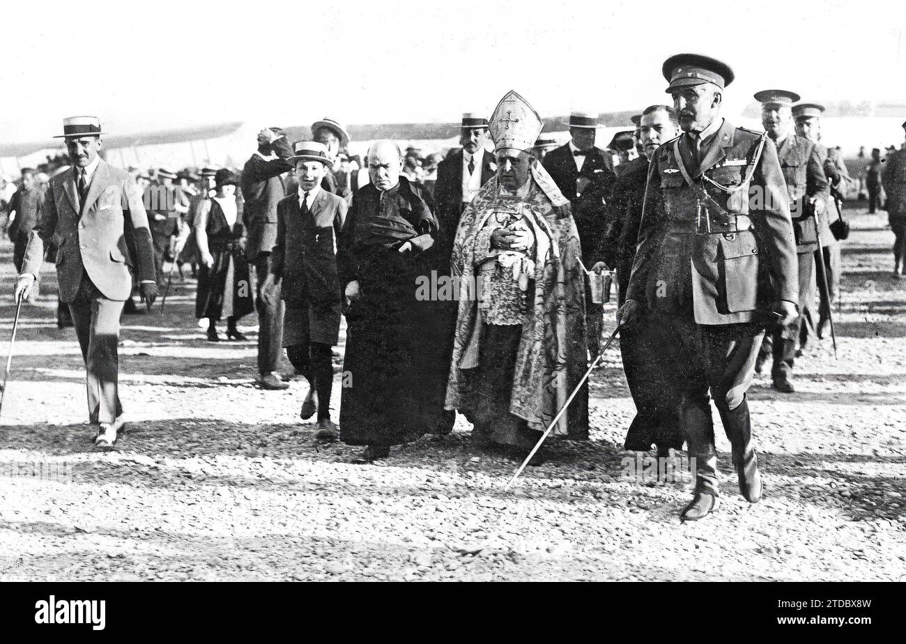 05/31/1922. Granata. Nuovo campo dell'aviazione. Il generale Echagüe (1), con l'Arcivescovo (2), in occasione della celebrazione della benedizione e dell'inaugurazione dell'aeroporto. Crediti: Album / Archivo ABC / Manuel Torres Molina Foto Stock