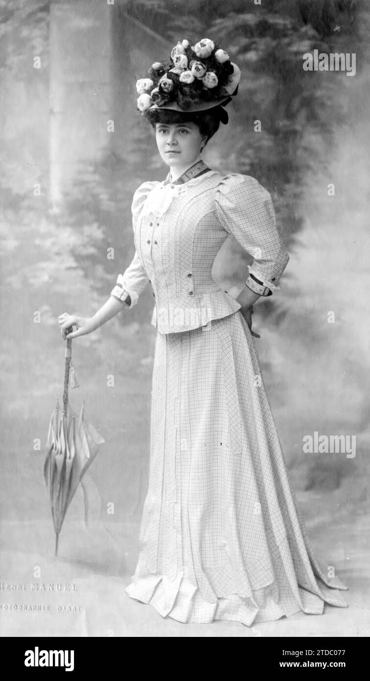 03/31/1906. Abito sartoriale. Gonna con parte anteriore piccola, rifinita con un volant in diagonale. Giacca corta, dritta davanti. Manicotti semi-corti con curve. Collo rotondo. Crediti: Album / Archivo ABC / Charles Trampus Foto Stock