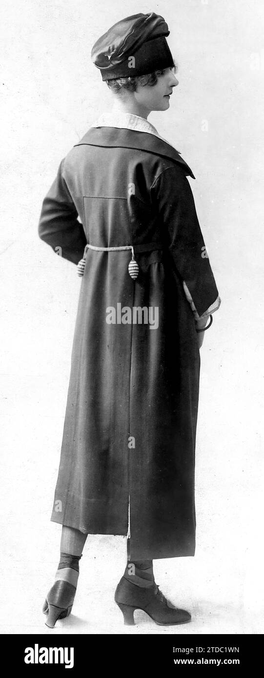 04/30/1918. Cappotto in tessuto "Tete de Negre". Modello di casa Deddy. Crediti: Album / Archivo ABC / Henri Manuel Foto Stock