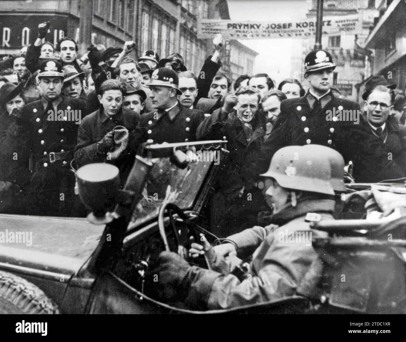 Immagine dell'ingresso dell'esercito della Germania nazista nelle strade di Praga, nel marzo 1939. Le potenze occidentali non osarono dichiarare guerra alla Germania. Avremmo dovuto aspettare fino al 1° settembre dello stesso anno per l'occupazione della Polonia per scatenare definitivamente la guerra. Crediti: Album / Archivo ABC Foto Stock