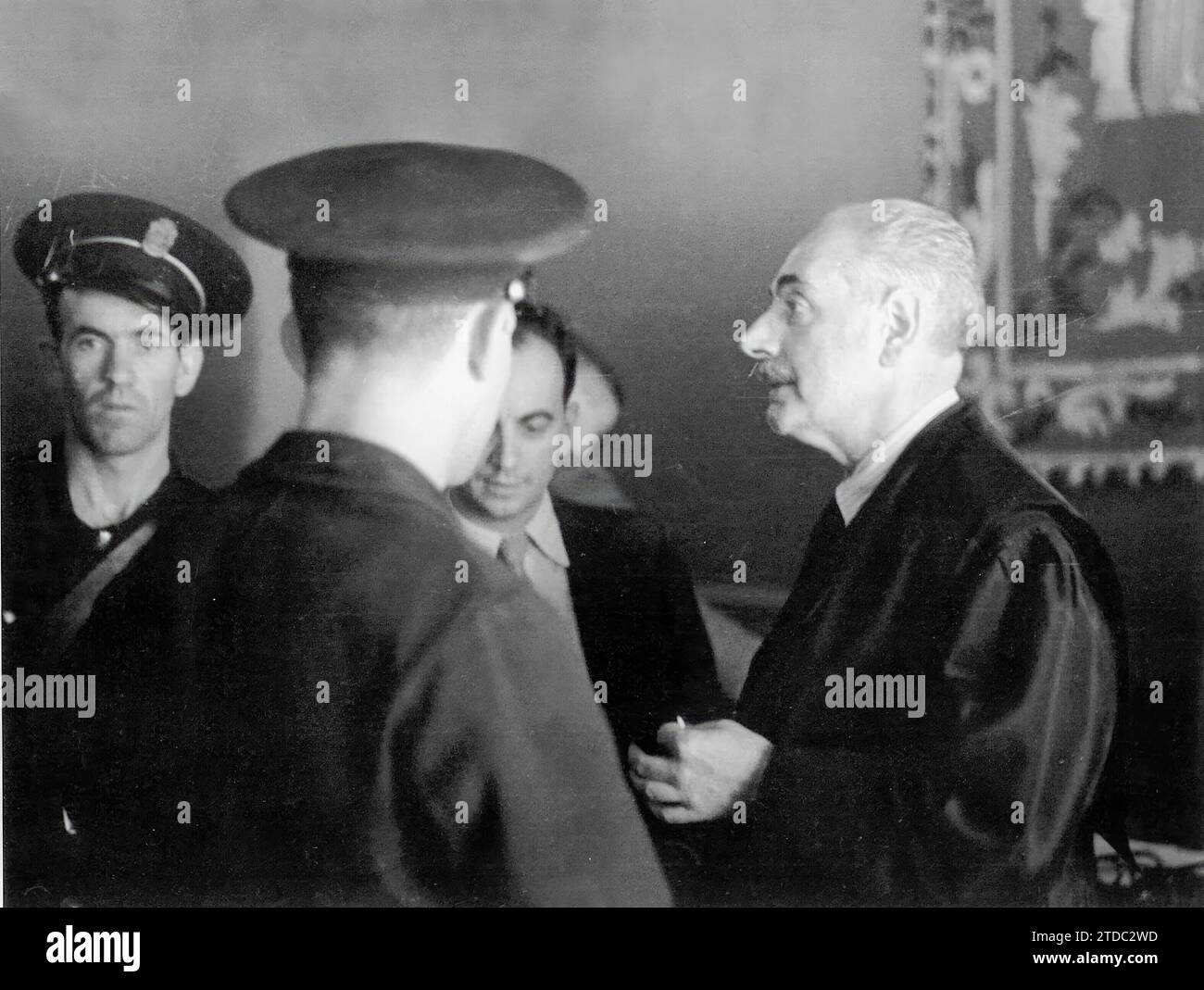 Sequenza del consiglio di guerra e successiva esecuzione (in immagini inedite) del generale Fanjul e del colonnello Fernández de la Quintana nell'estate del 1936. Crediti: Album / Archivo ABC / Alfonso Sánchez García Alfonso Foto Stock