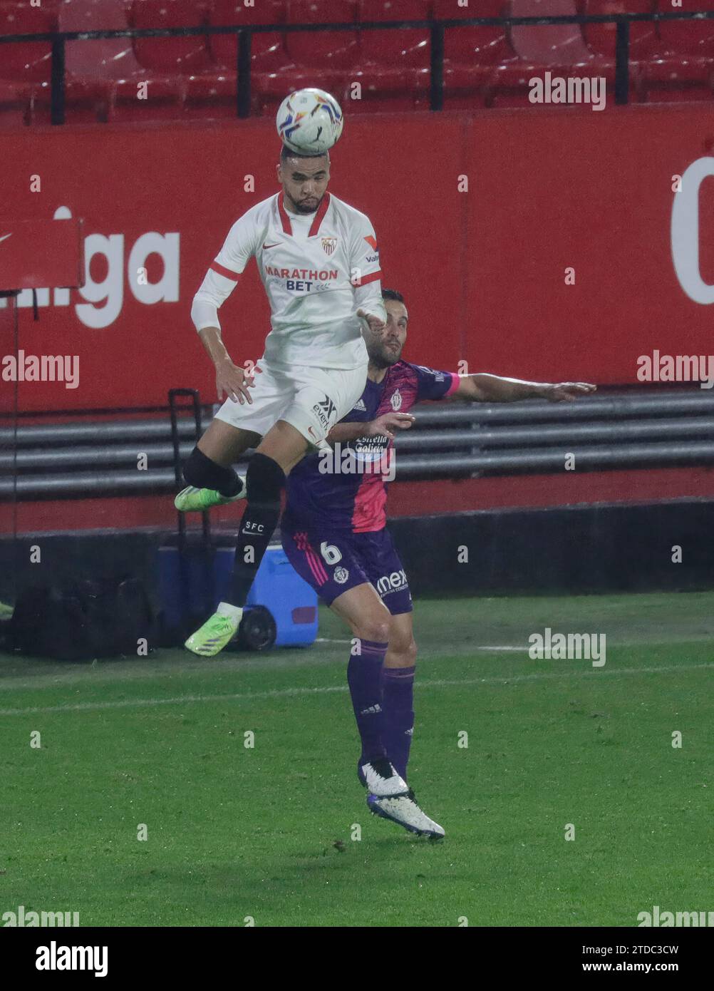 Siviglia, 19/12/2020. Sevilla FC e Real Valladolid match. Giorno 14 del campionato spagnolo. Stadio di Ramón Sánchez Pizjuán. L'arbitro Gil Manzano. Foto: Raúl Doblado. Archsev. Crediti: Album / Archivo ABC / Raúl Doblado Foto Stock
