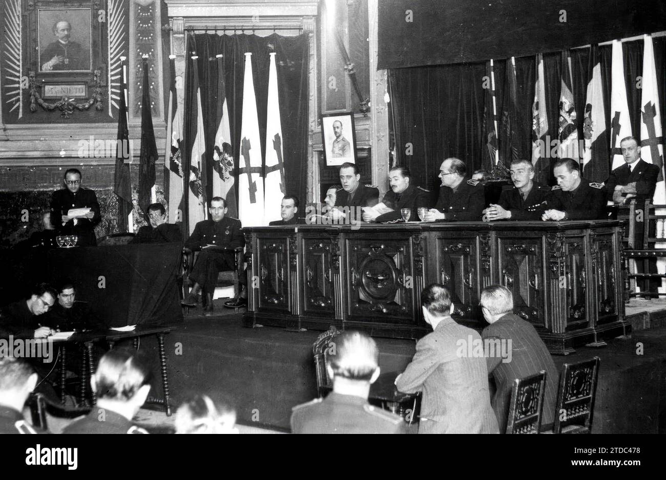 05/25/1943. Inaugurazione del primo consiglio nazionale del servizio di insegnamento dell'istruzione secondaria spagnola. Nell'immagine, il Ministro dell'Educazione Nazionale, Sig. Ibañez Martín, presiede la solenne sessione di apertura nella sala delle assemblee della delegazione provinciale per l'istruzione. Crediti: Album / Archivo ABC / Rico Foto Stock