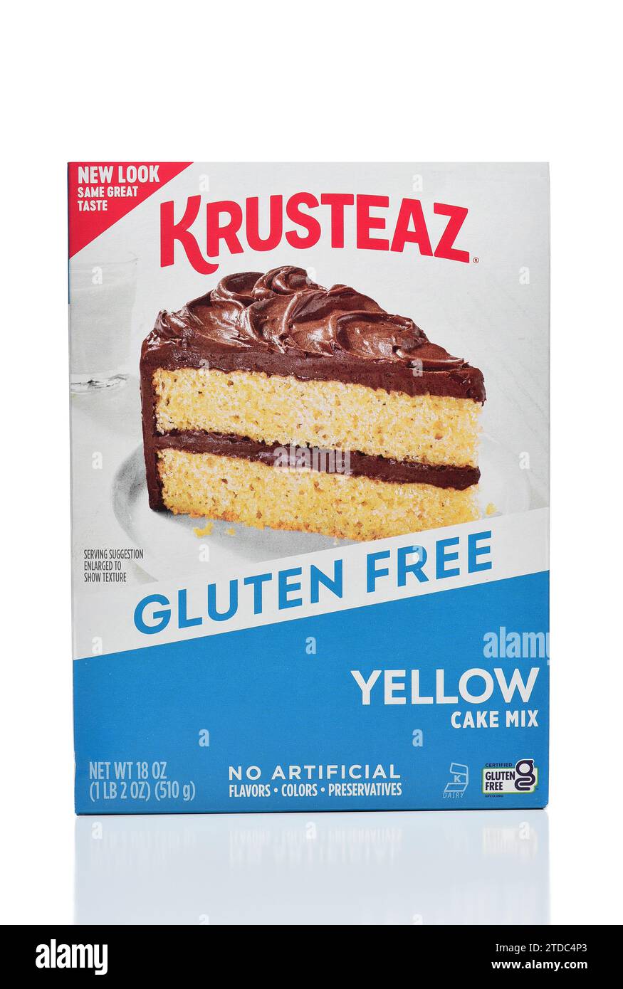 IRVINE, CALIFORNIA - 13 DEC 2023: Una scatola di Krusteaz senza glutine Yellow Cake Mix. Foto Stock