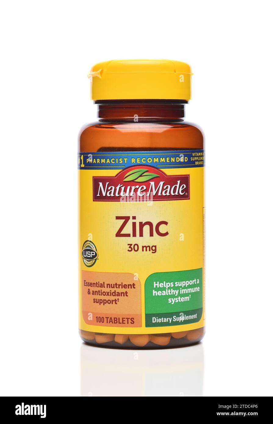 IRVINE, CALIFORNIA - 13 DEC 2023: Una bottiglia di compresse di zinco naturali, 30mg supplemento alimentare. Foto Stock