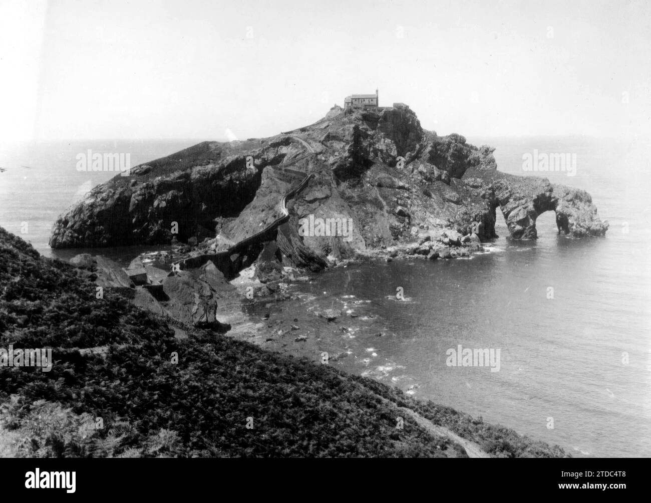 12/31/1934. Vista generale dell'isola di San Juan de Gaztelugache nella città di Baquio (Vizcaya). Crediti: Album / Archivo ABC / Casa Lux Foto Stock