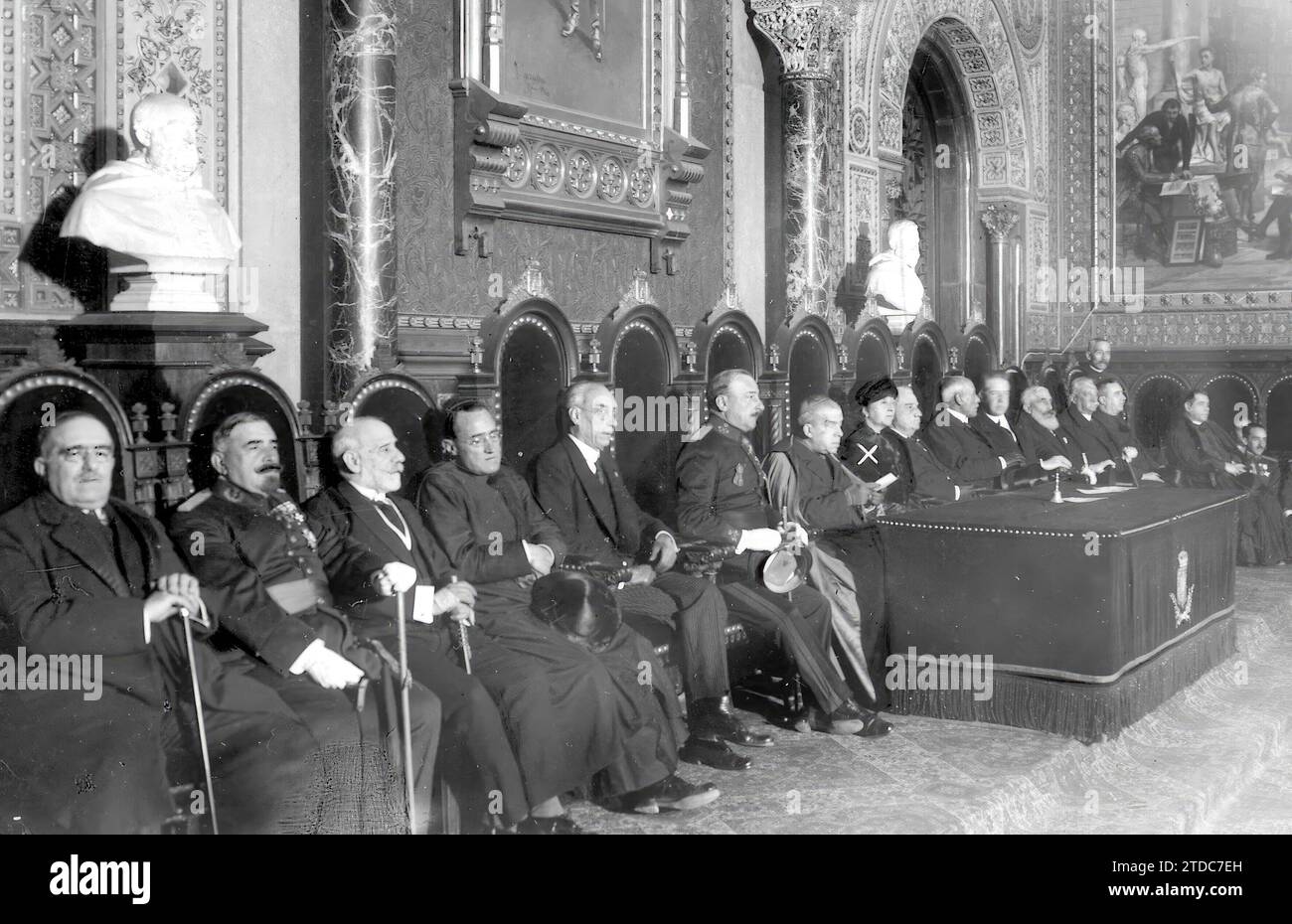 11/27/1922. Barcellona - nell'auditorium dell'Università, presidenza della solenne sessione letteraria tenutasi in occasione del terzo centenario di Santa Teresa, e in cui rappresento sua Maestà la Regina, la Marchesa di Castellflorite (X). Crediti: Album / Archivo ABC / Josep Brangulí Foto Stock