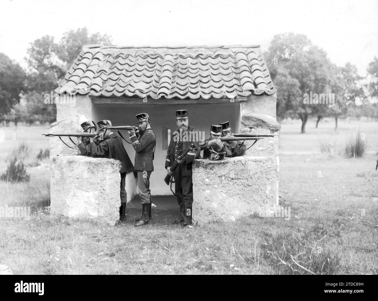 10/12/1906. Posto di caccia a 'los Doubles' comandato da un capitano e da un tenente a Riofrío. Crediti: Album / Archivo ABC Foto Stock