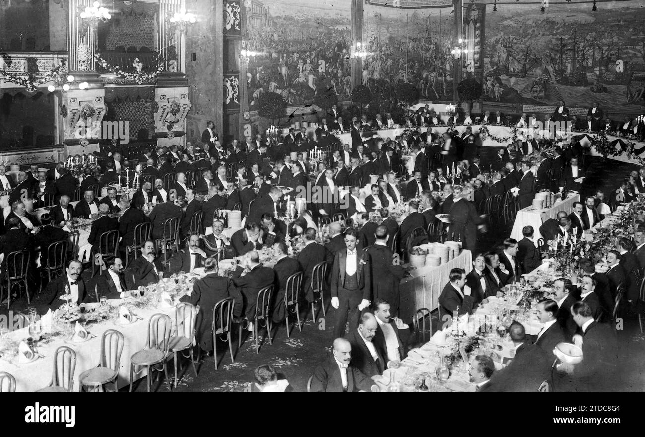 06/27/1910. Il banchetto di ieri sera al Royal Theater. La sala del coliseum reale durante il partito tenuto in onore del presidente eletto della Repubblica argentina Saenz Peña. Crediti: Album / Archivo ABC / R. Cifuentes Foto Stock