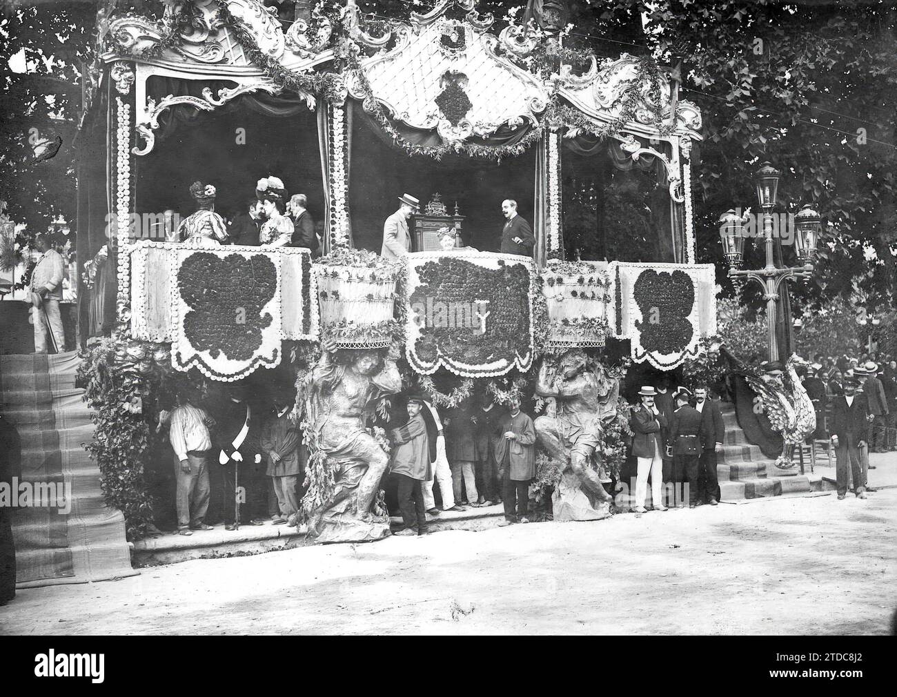 08/02/1907. Valencia. La battaglia dei fiori. Splendida tribuna da cui l'Infanta Isabella ha assistito alla celebrazione. Crediti: Album / Archivo ABC Foto Stock