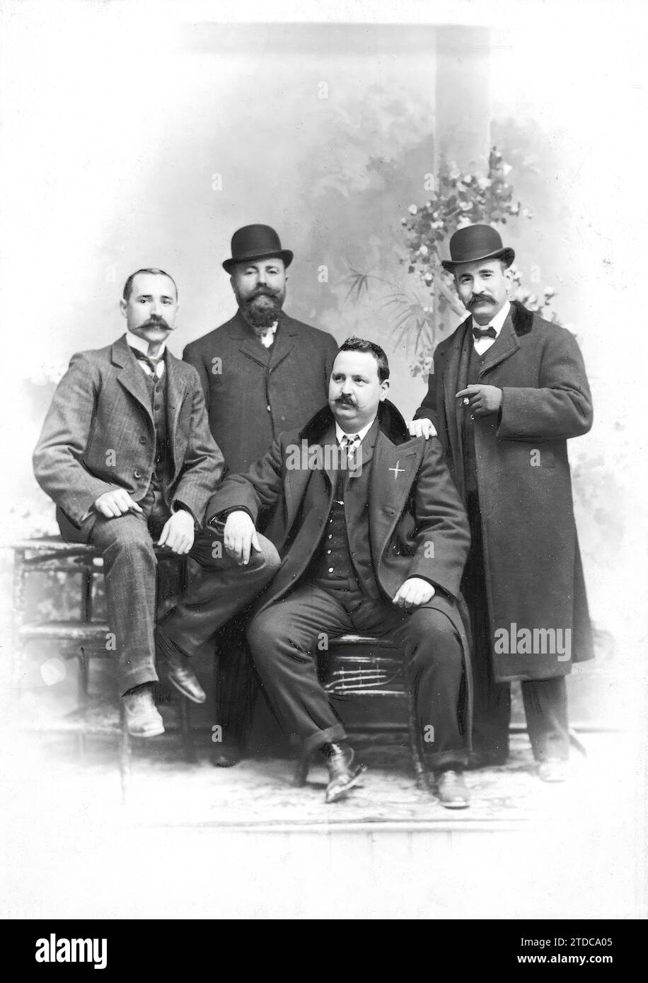 23/12/1906. I vincitori della lotteria di Natale: Ramón Ayala, che ha comprato 5 decimi, e i proprietari di "The New Customs" a cui ha partecipato. Crediti: Album / Archivo ABC Foto Stock