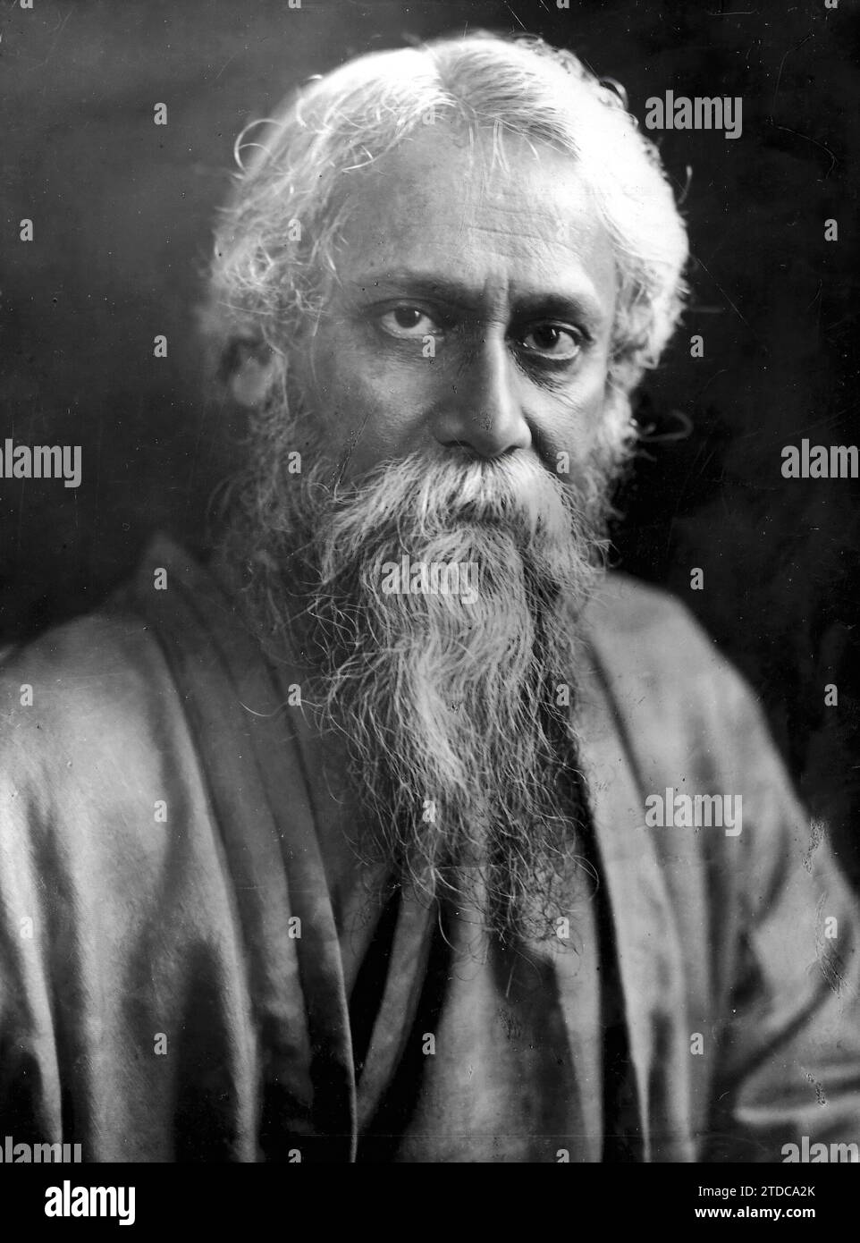 Rabindranath Tagore in un ritratto datato 1930. Crediti: Album / Archivo ABC Foto Stock