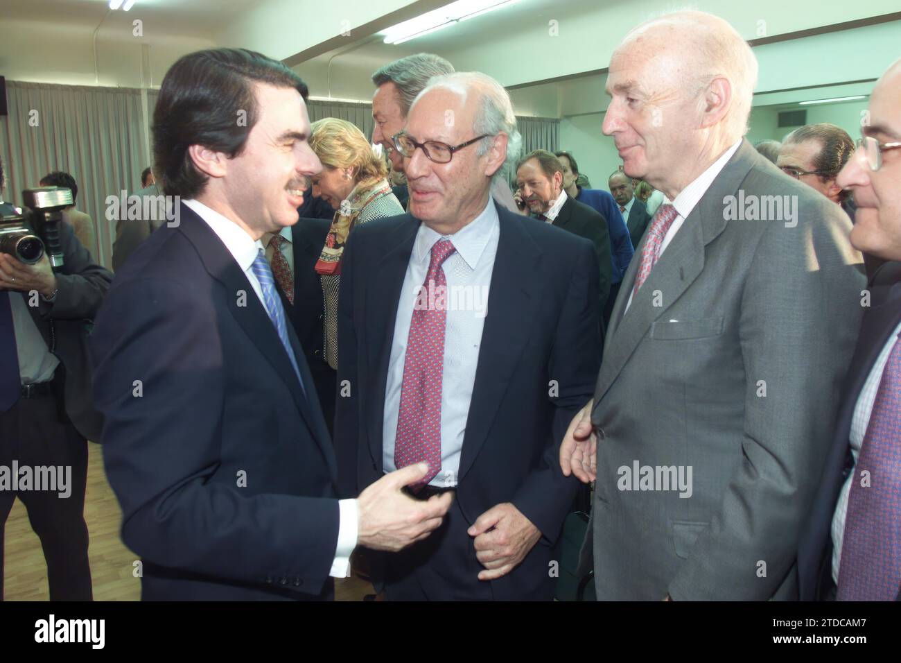 04/23/2003. Madrid. 04-24-03. José María Aznar ha partecipato in qualità di relatore alla Conferenza "il futuro della Spagna nel 15° anniversario della Costituzione” organizzata dalla fondazione per l'analisi e lo studio sociale Faes. Foto Javier Prieto. Crediti: Album / Archivo ABC / Javier Prieto Foto Stock